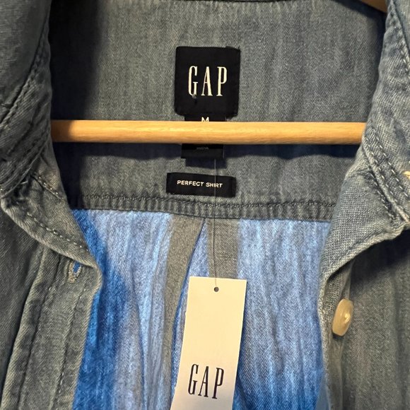 GAP 100% Organic cotton denim shirt, size M - Picture 3 of 4